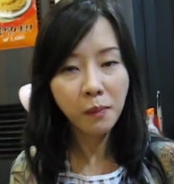 《韩G银行女职员上位领导，搭讪互动展示！全程8P四人游，高清1V版，仅900mb！》