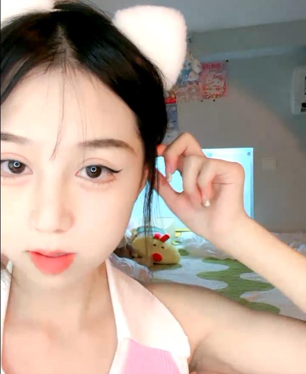 肥甜美少女，婴儿般纯真诱惑露全脸
