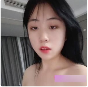 奇妙独家直播：敢露敢做！超级胸的00后尽显魅力