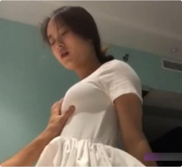极致美丽的清纯系妹子，奇妙独家的稚嫩漂亮