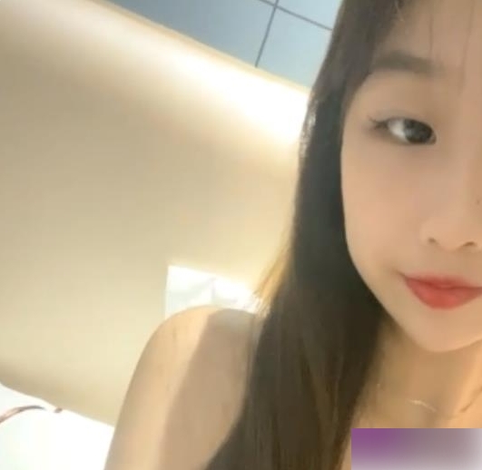 《李溪妍:网红女主播的私密自拍小合集,限时6月份独家上贤妗》