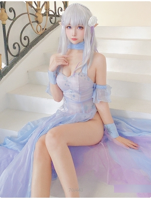 Momoko葵葵带你领略知名博主cos大佬的上千套精美图集!