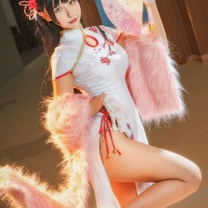 Momoko葵葵带你领略知名博主cos大佬的上千套精美图集!