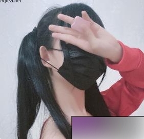 火辣双马尾美女沈娇娇,穿上红色七三款运动服,尽情释放给力!