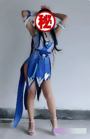 浮力姬的二次元盛宴:小余与小玉儿的精彩Cosplay散播