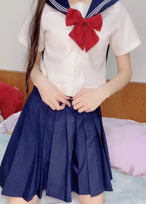 搬运服装和道具的3v樱狸子，售价900m