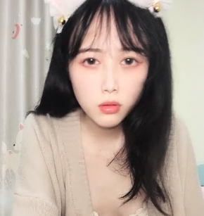 清纯系嫩妹小小兔耳朵半脱下内裤