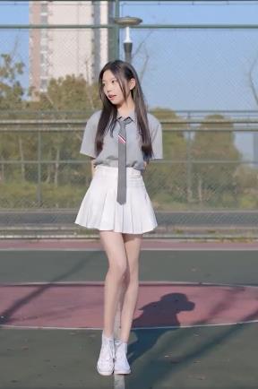 B站UP主欣小萌向大哥请教打工和人事相关问题