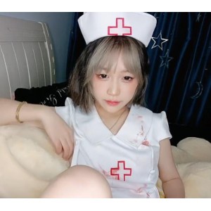 可爱清纯的短发萌妹子米拉