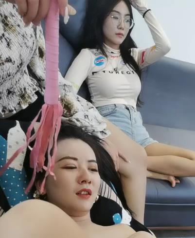 大学生沦陷女同学同时露脸的1V-1G营业