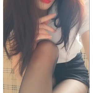 妖怪桃桃子：迷人的妖怪桃桃子角色扮演服装，黑丝教师：性感的黑丝教师服装，7三人游：适合七人游玩的旅游产品，2V：高清画质的视频播放设备，198MB：大容量的存储设备，百度网：百度搜索引擎网站。