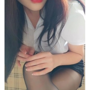 妖怪桃桃子：迷人的妖怪桃桃子角色扮演服装，黑丝教师：性感的黑丝教师服装，7三人游：适合七人游玩的旅游产品，2V：高清画质的视频播放设备，198MB：大容量的存储设备，百度网：百度搜索引擎网站。