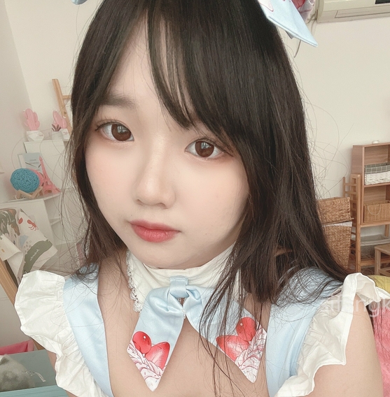 Onlyfans资源:童颜大罩杯,价值数百刀,1.5G百度盘