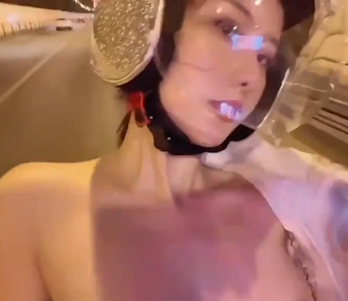 重磅炸弹：这个标题可以用来描述一个非常重要或者引人注目的产品或者事件。可以进一步补充细节，比如“重磅炸弹新品发布”或者“重磅炸弹爆炸新闻”。大神猫先生：这个标题可以用来描述一个非常聪明或者有才华的人。可以进一步补充细节，比如“大神猫先生的智慧分享”或者“大神猫先生的创造力”。网红小姐姐：这个标题可以用来描述一个在互联网上非常受欢迎的年轻女性。可以进一步补充细节，比如“网红小姐姐的生活日记”或者“网