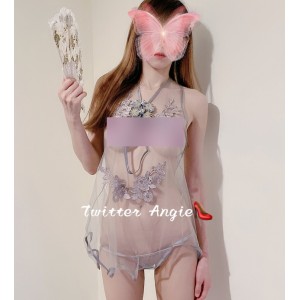 推特上的Angel小仙女展示了她魔鬼般的身材，在Onlyfans上分享了一部名为绿帽三人游的合集视频，视频大小为5.80g。