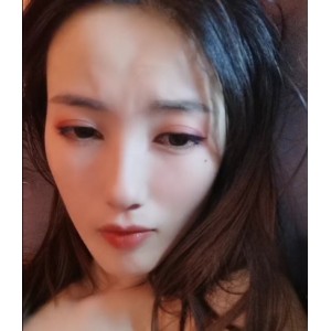 美臀女神展示大长腿，穿着性感网袜，给力的美妙境界，神秘的不明液体