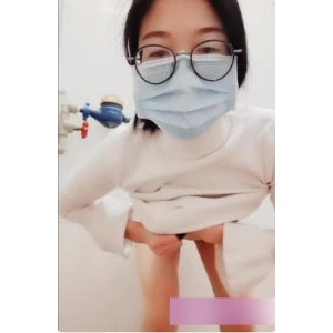 小妲己主播和小橙子浴室