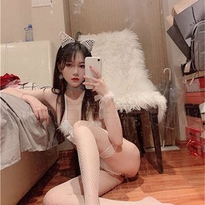 网红COSER魔法秋秋：高颜值美女COSER，清纯气质与性感身材兼具