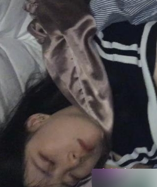 捡尸校花妹子