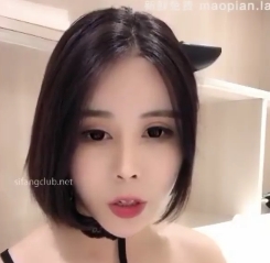美娜酱的黑色性感服装展示，诱惑人心的baby主播展示漂亮的馒头，并使用震棒挑逗观众。