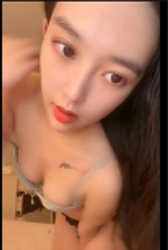 气质美女与反差婊对比，穿搭技巧揭秘