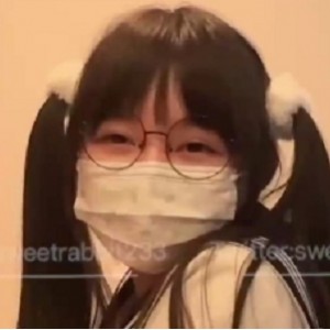 自行打包的双马尾清纯少女软萌兔兔酱最新剧情陪玩的shi,shen日多人游1v317MB百度盘