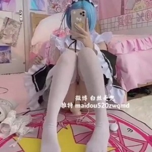 林于超的行为视频:放飞自我、拥抱亲吻和猛踢头部