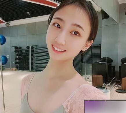 林依婷的精选反差女瑜伽作品