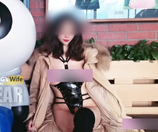 绿帽阿崩的作品：展示自己的老婆