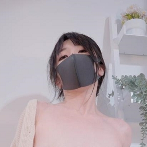全网首发:全网首发的意思是指该商品是第一次在全网上发布,这可以作为标题的一部分。hongkongdoll:hongkongdoll可能是一个品牌或产品的名称,可以作为标题的一部分。私信短片:私信短片可能指的是一种特殊类型的视频或电影,可以作为标题的一部分。后妈裙紫薇:后妈裙紫薇可能是一种服装款式或设计,可以作为标题的一部分。1V-132M:1V-132M可能是指该商品的规格或型号,可以作为标题的一