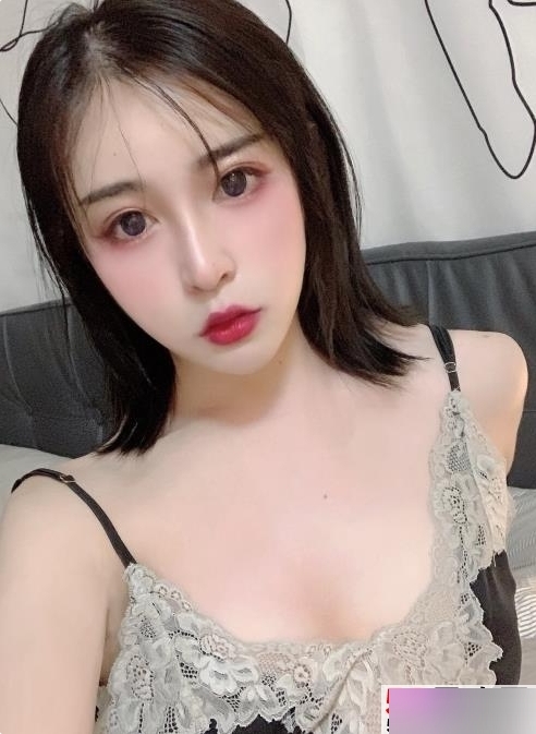 精选玉足TS妍熙:美脚、性感身材、迷人笑容、粉丝、疯狂追捧