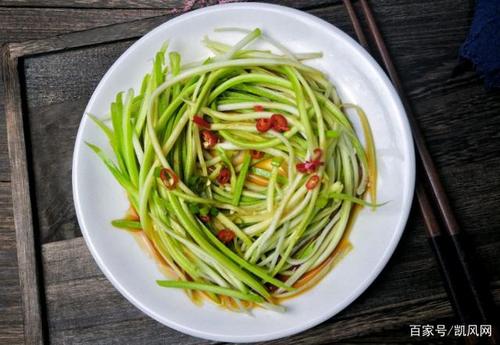 清爽凉菜:大厨教你138道荤素搭配的清爽开胃菜配方和制作方法,适合饭店和厨房必备。