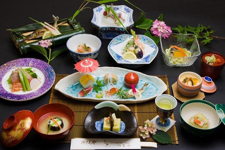 基本和食：探索日本料理的基本菜色和制作过程日本料理标准：学习地道的日本料理制作方法美味的日式料理：品味正宗的日本料理美食