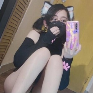 “推特上的奶咪万圣节：光剑口味重，你敢尝试吗？”
