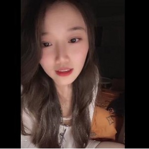 《抖音直播老板付款，自娱自乐秀带你领略奢华时尚》