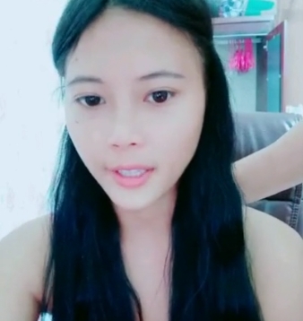 《高颜值美女在大海中释放内在魅力,7V超高清画质,充实你的3.98G百度云空间》
