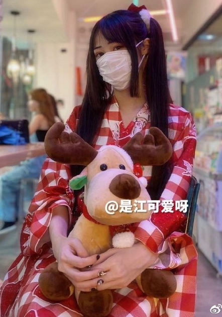 热辣妹子江可爱在抖音上的火爆视频！