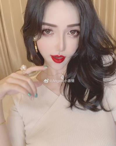 《顾灵曦高颜值写真合集,网红微博精选,让你爱不释手!》