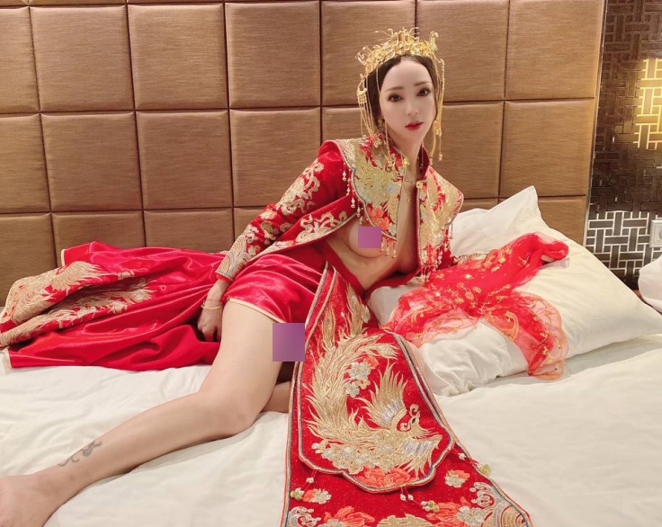 限时抢购华丽婚纱C款,兔兔洞房花烛夜,8V高清留念,百度盘秒传!