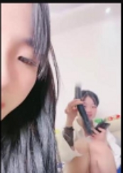 “年轻嫩妹子直播,体验极致互动!3V-5G让你无T内S!”