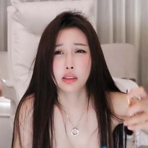 倒立的艺术:Peeggy-fun花式人体喷泉,让你见识不一样的出水奇观!