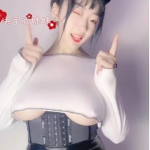 火辣网红小仙女，逆天身材，超人气！