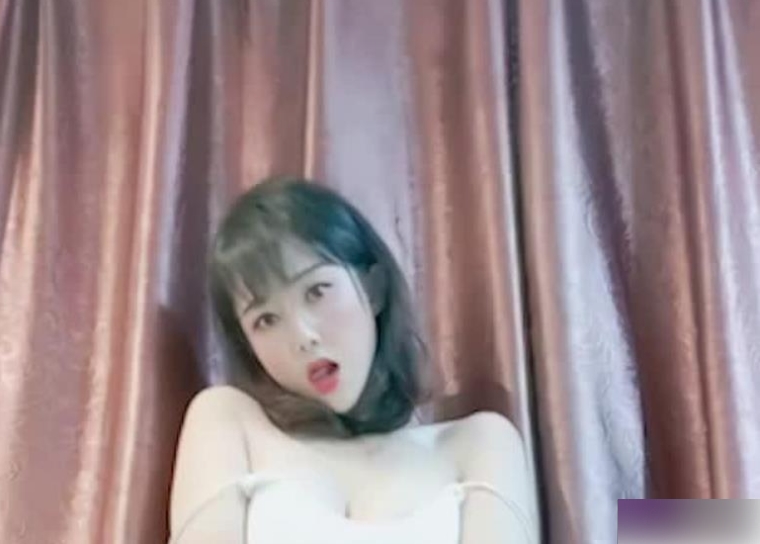 《花椒精选女主播,小辣椒,土豪,重金,作品三部,让你尽享视觉盛宴!》