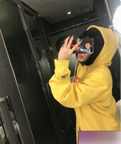 “巨山妹子、稚九酱、百度顽皮:独特魅力尽显的超级组合!”