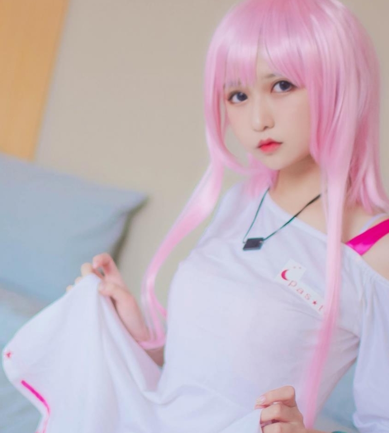 魔镜Cosplay写真作品，让你化身梦幻角色！