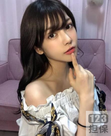 枫花恋:日本女演员以颜值、身材和演技获奖,与老师合作演绎大胆故事,受到老年人喜爱,更新有私信搭戏
