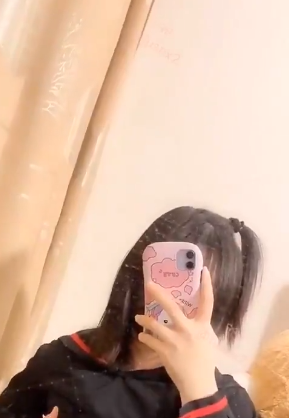 FL姬玩偶宝宝-娇小可爱的FL姬玩偶宝宝,21部视频和照片近距离特写展示UL平台红人-红人UL平台上的FL姬玩偶宝宝,嫩光娇小的外表吸引众多粉丝玩法多-FL姬玩偶宝宝有多种玩法,动作灵活,可喝茶、穿学士服和JK格子短裙等管状物娱乐-FL姬玩偶宝宝以管状物娱乐方式吸引眼球,展示敬业精神