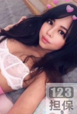 清纯无辜的少女与网红妹子KittyXkum的双人剧情,颜值高的她们引来了众多粉丝的欣喜。这部作品拥有25V电压和11.5G的容量。