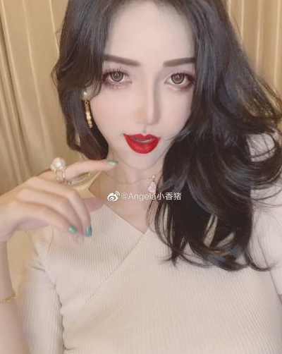 微博网红顾灵曦的自娱自乐互动视频、图集和声音,以及她的配图和自拍,给大码女孩带来了惊喜。