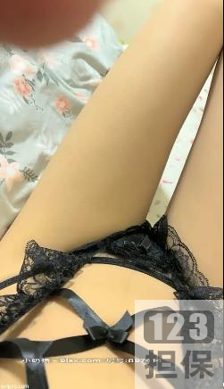外貌协会:颜值社群,聚集了一批貌美的主播和粉丝社保:保障社会福利的制度主播:网络平台上的直播表演者星luck:幸运之星粉丝:追随胀娆支持者颜值:外貌的美丽程度貌美:相貌漂亮眼神:眼睛的表情和神态D号:某种特定的身份或代号玉兔:象征着月亮的兔子bao鱼:某种鱼类大长腿:指腿部比例长的人白玉:一种贵重的玉石65v:某种电压或电流规格19.7G:某种存储容量或速度规格颜值社群聚集了一批貌美主播和粉丝,玉